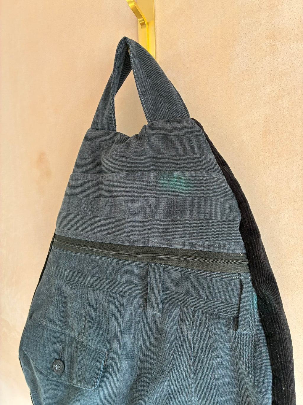 Ground Loop Sling Bag